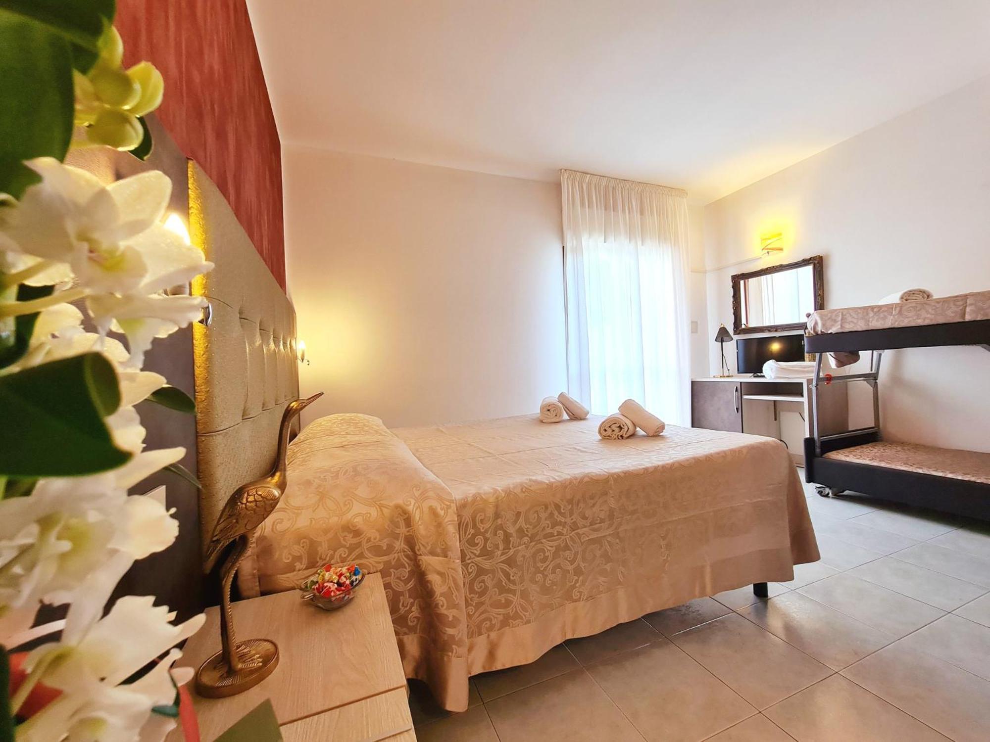 Hotel Laura Cesenatico Værelse billede