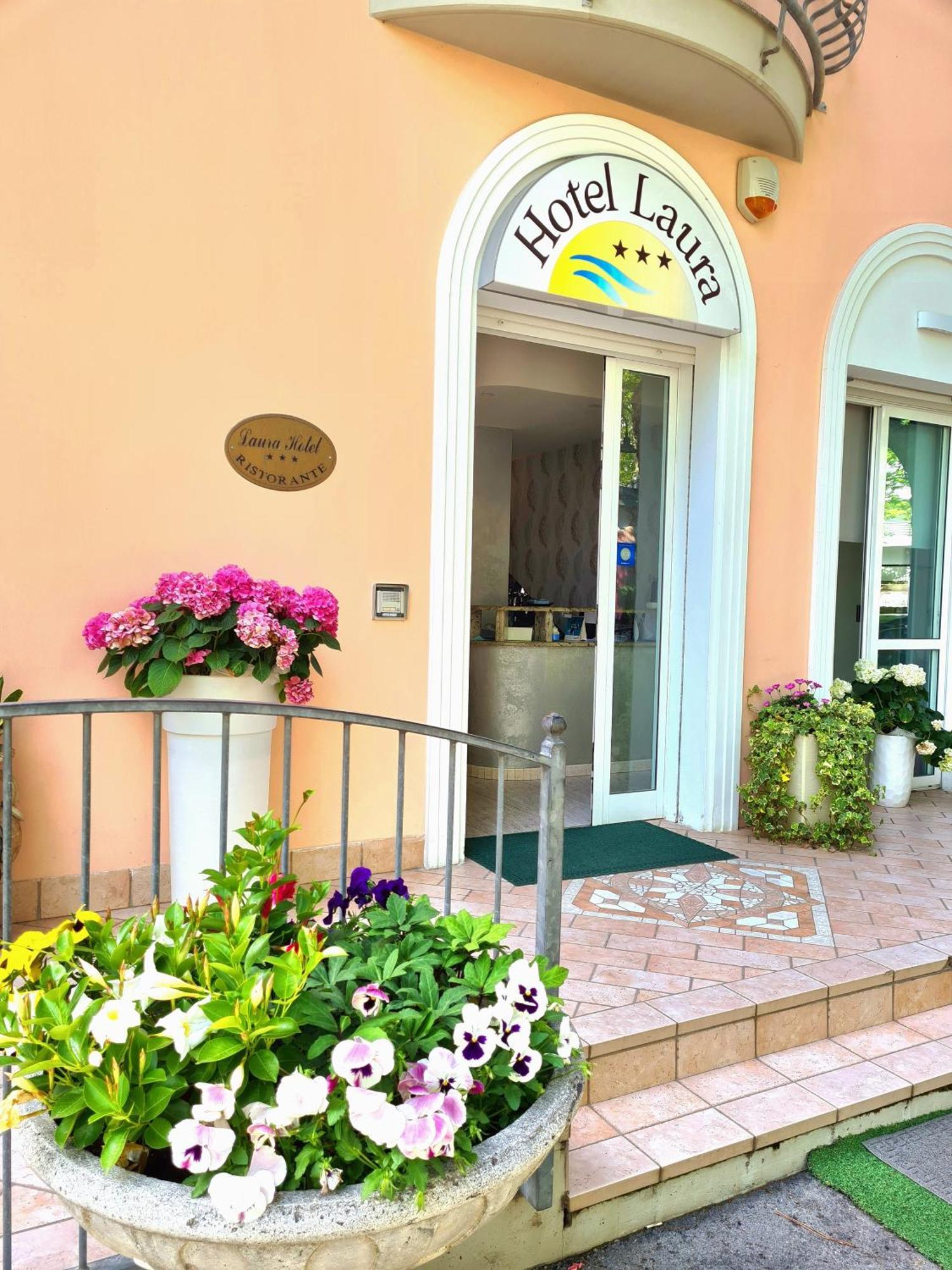 Hotel Laura Cesenatico Eksteriør billede